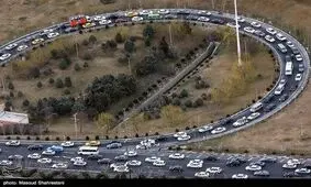 ریزش کوه در شمال تهران یک جاده کوهستانی را بست