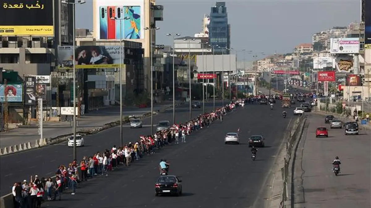 زنجیره انسانی ۱۷۰ کیلومتری در لبنان + تصاویر