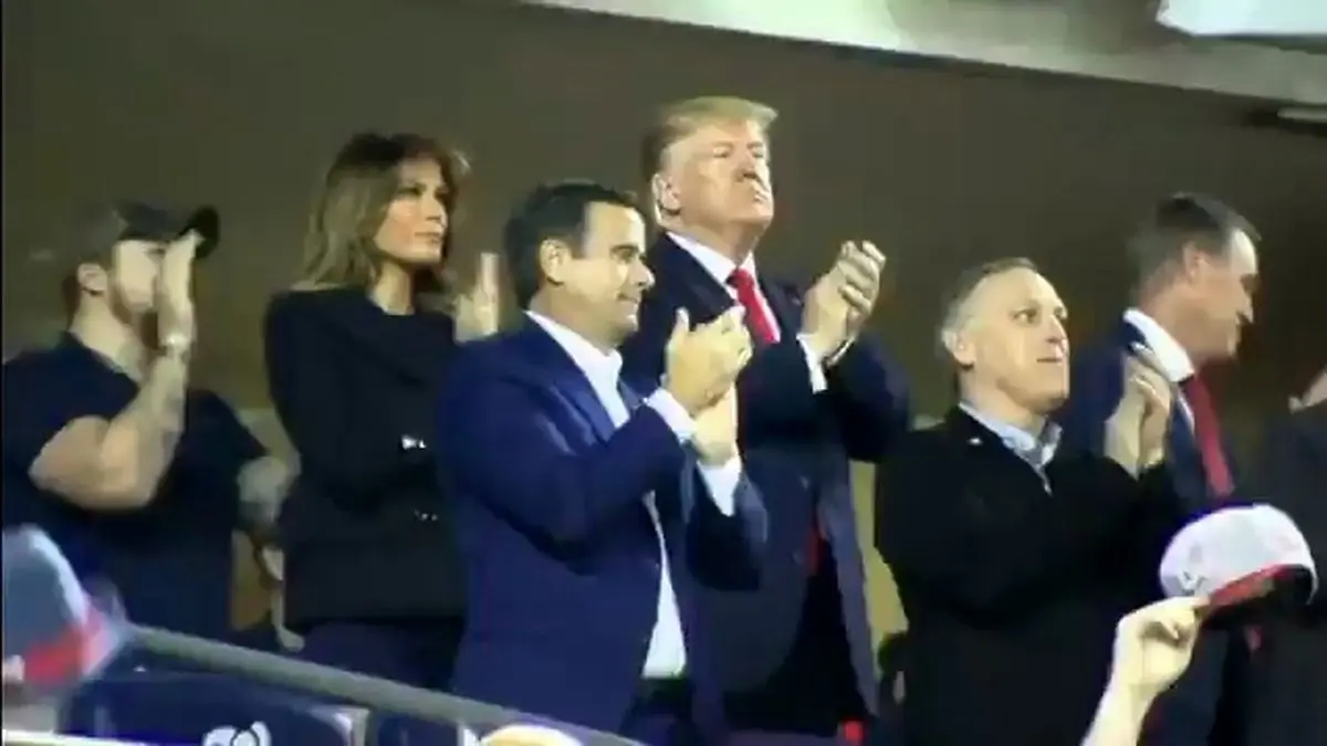 ترامپ در میان شعارهای «دستگیرش کنید»، هو شد