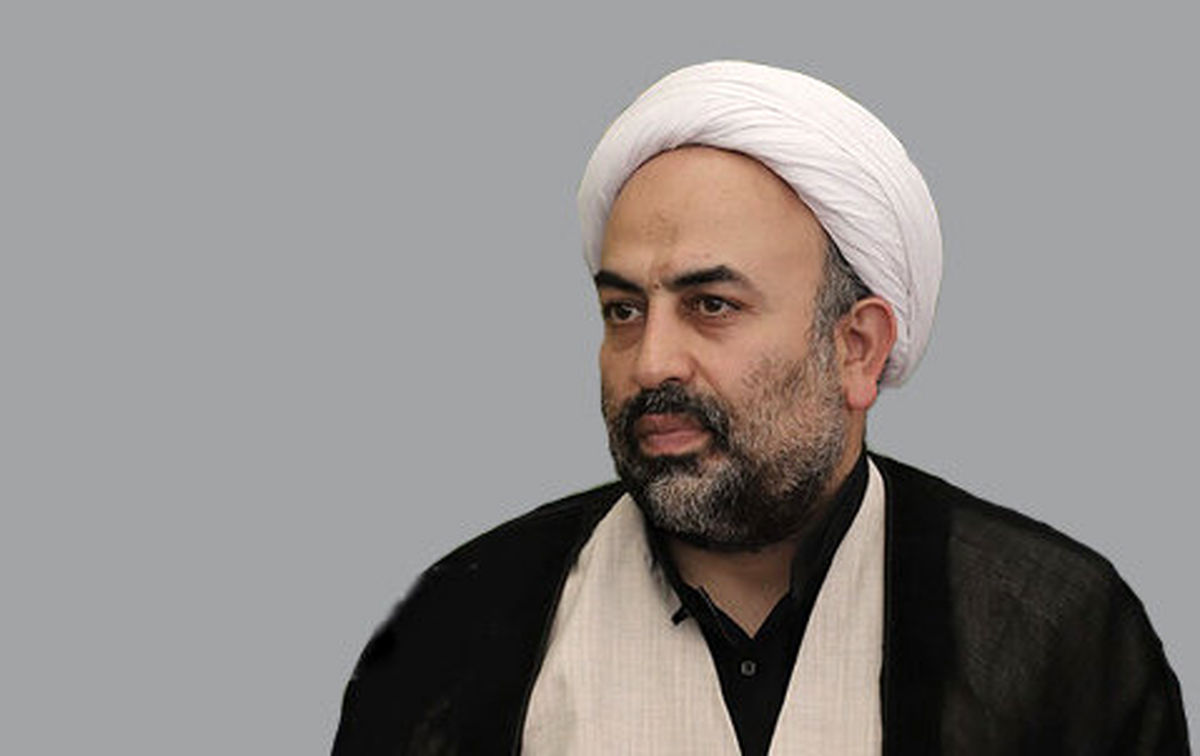 عکسی با آقای «زم» و چند کلمه نصیحت درباره بصیرت و کپی پیستِ مطالب فرمانده پایگاه مجازی