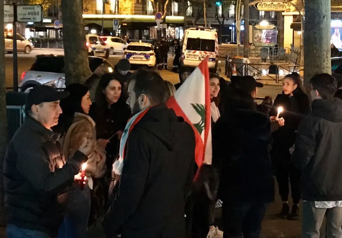 جمعی از لبنانی‌ها در پاریس تظاهرات کردند