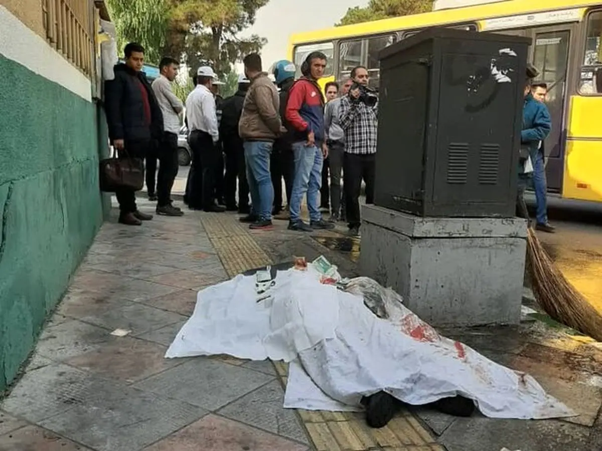 برخورد مرگبار چرخ رها شده کامیون با عابر پیاده