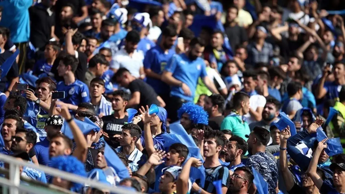 شعار علیه فتحی در سینما!