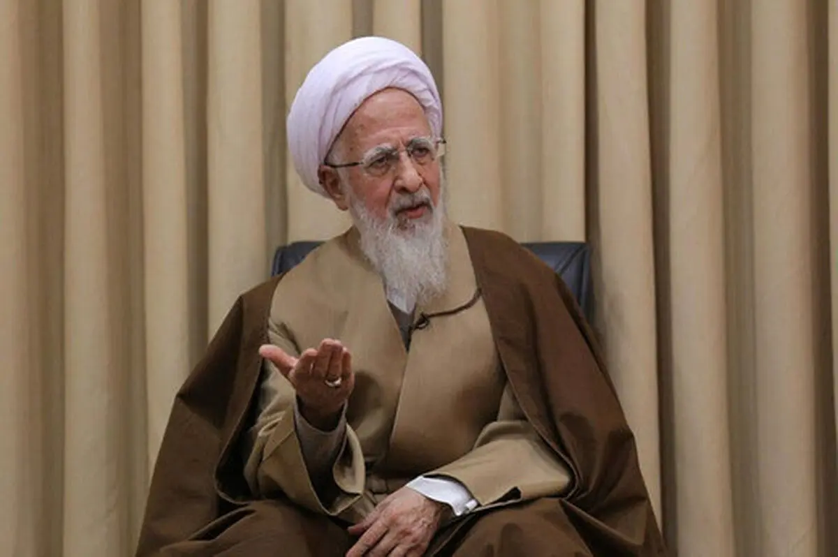 آیت الله جوادی آملی: وجود مدیران فاسد، به دشمن مجال می دهد کشور را ناآرام کند/سپاه و ارتش بازوی مقتدر کشورند