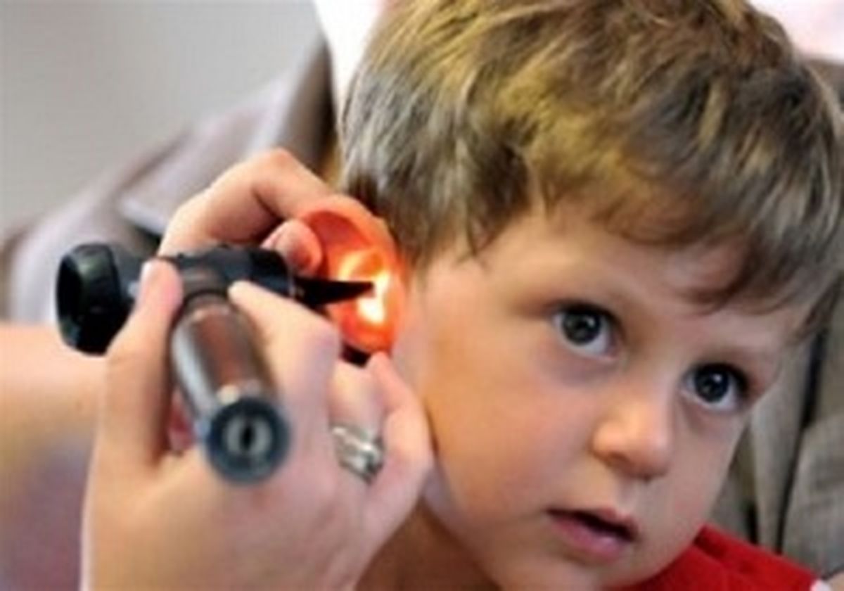 علائمی که زنگ خطری عفونت گوش میانی هستند +علل و درمان