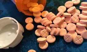 قرص‌های اعتیاد توسط نهادهای مسئول توزیع شود