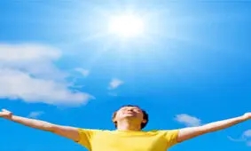 پسوریازیس دارید؟ ۵ دقیقه در بهار، آفتاب بگیرید!