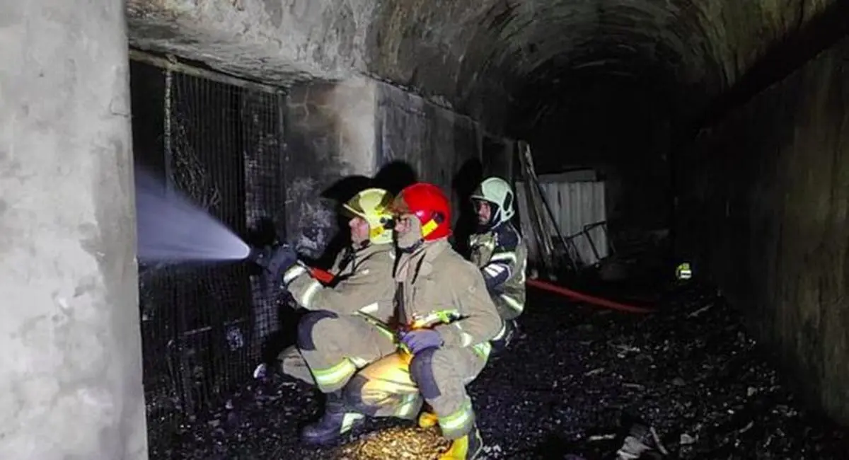 مهار آتش‌سوزی گسترده انبار در محمودیه / تلاش ۸ ساعته آتش‌نشانان