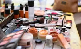 سلبریتی‌هایی که کرم‌های تقلبی تبلیغ می‌کنند/ عوارض هولناک محصولات زیبایی ماهواره‌ای