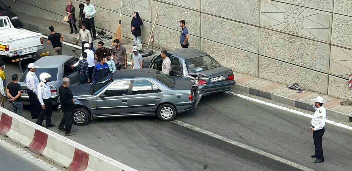 مصدومیت ۱۳ دانشآموز در سانحه رانندگی