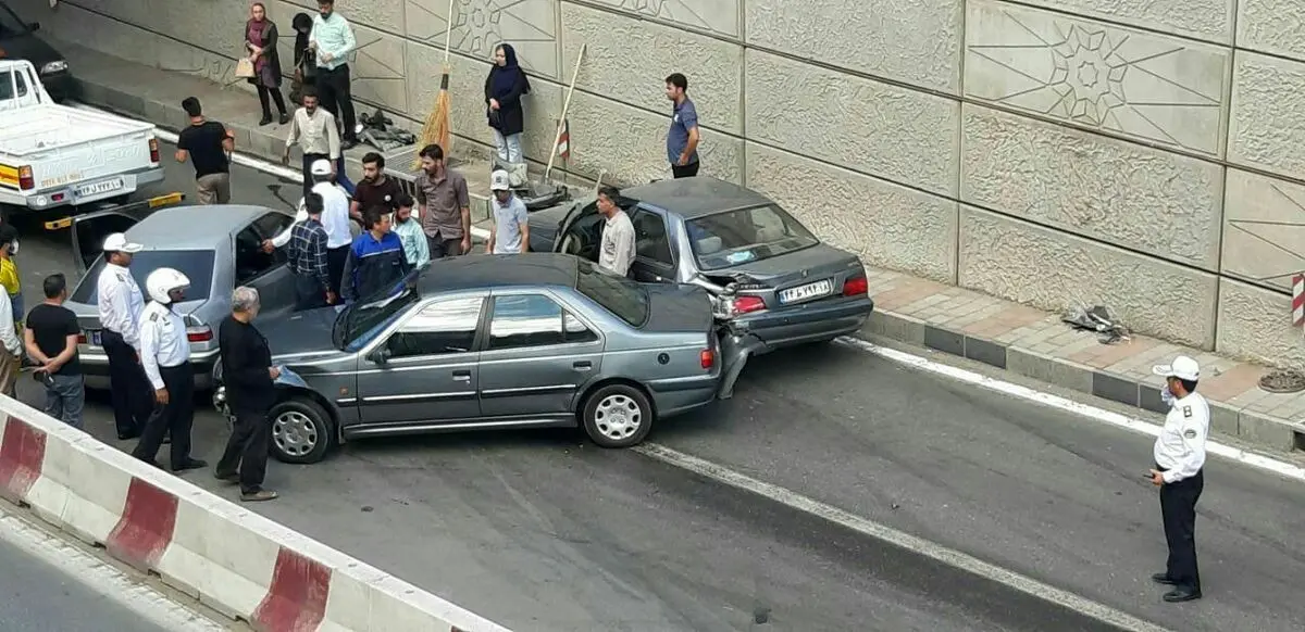 مصدومیت ۱۳ دانش‌آموز در سانحه رانندگی