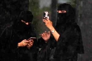 درخواست از زنان عربستان برای سوزاندن برقع‌هایشان جنجال به پا کرد/ دادستانی ورود کرد