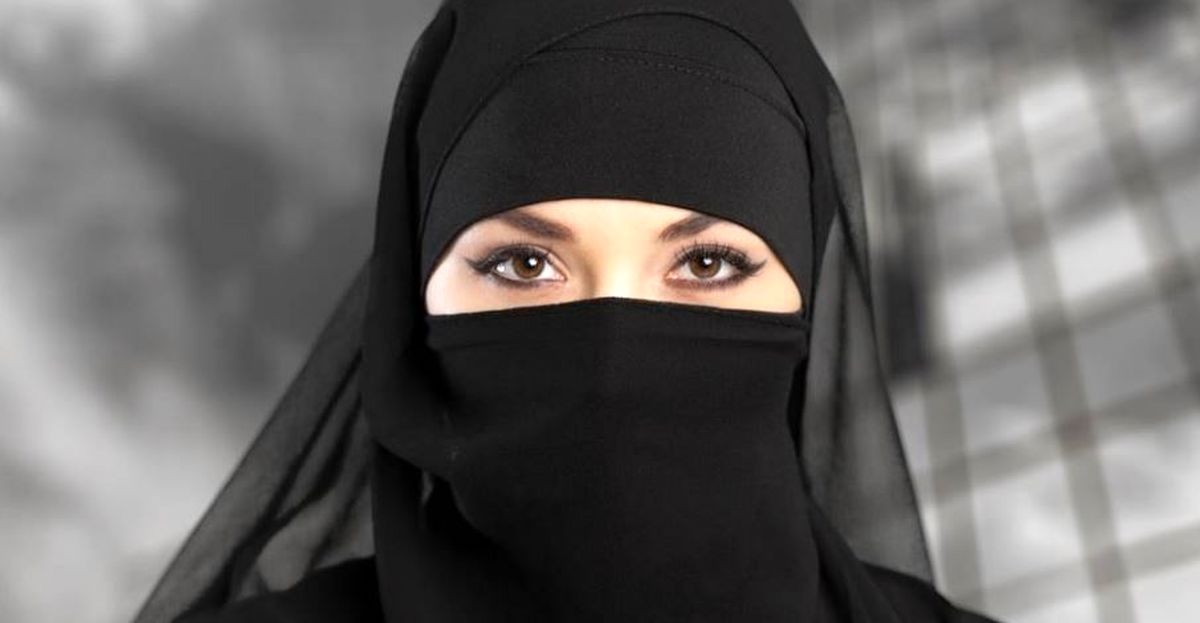 درخواست از زنان عربستان برای سوزاندن برقع‌هایشان جنجال به پا کرد