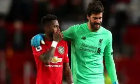 روبوسی بازیکنان یونایتد با لیورپولی‌ها نفرت‌انگیز بود