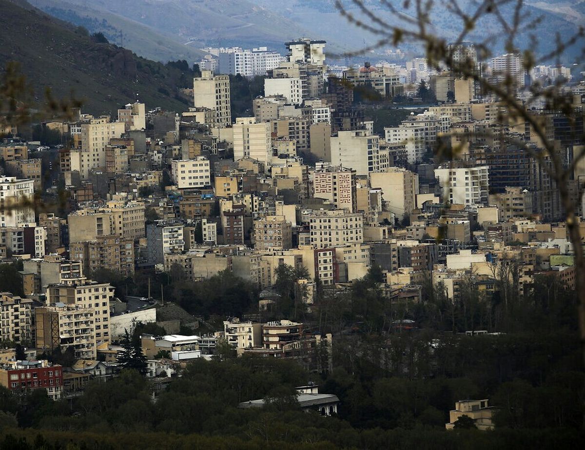 رئیس اتحادیه املاک: قیمت خانه در شمال تهران ۱۱ درصد کاهش یافت / روند کاهش قیمت در جنوب شهر کند است / عمده معاملات در مرکز تهران انجام میشود