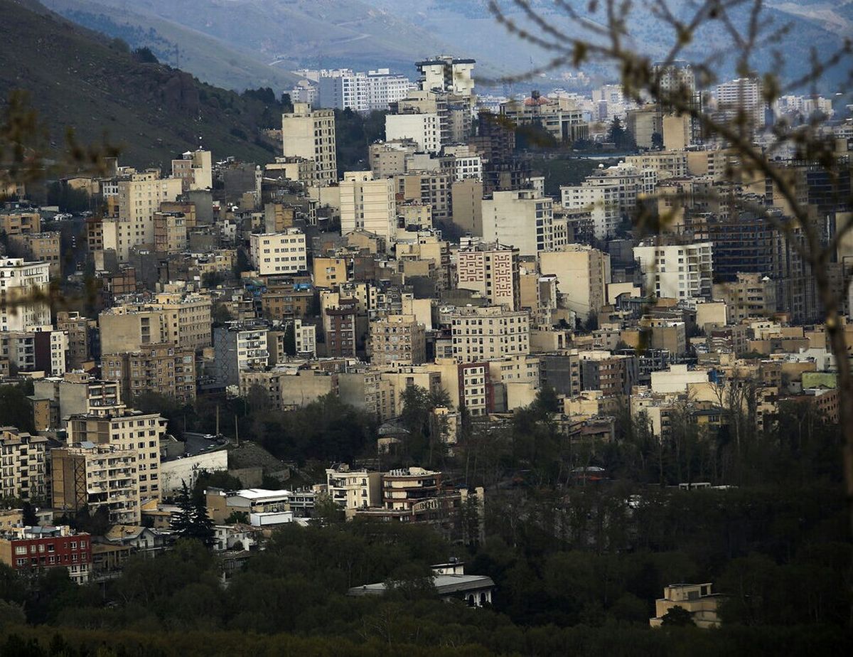 رئیس اتحادیه املاک: قیمت خانه در شمال تهران ۱۱ درصد کاهش یافت / روند کاهش قیمت در جنوب شهر کند است / عمده معاملات در مرکز تهران انجام می‌شود