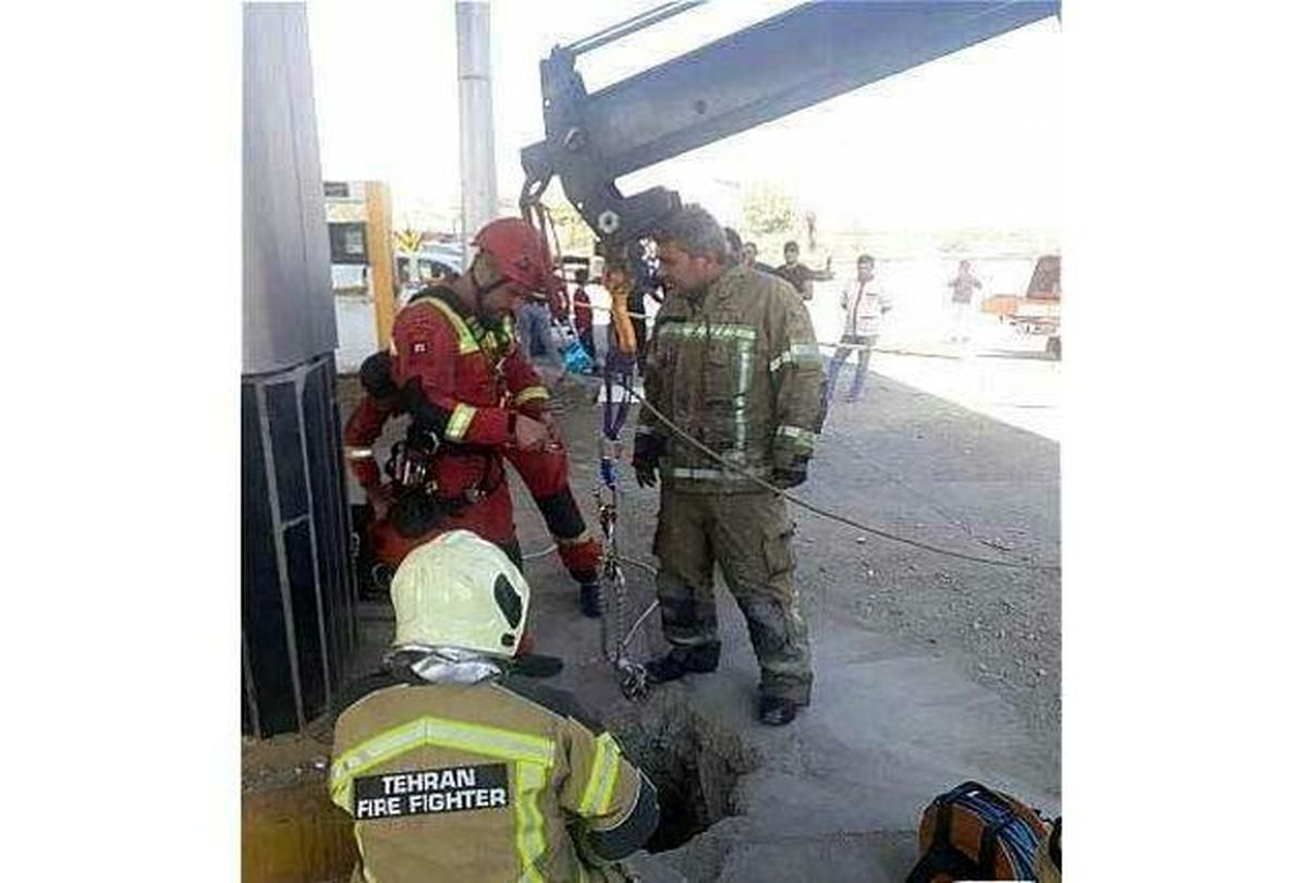 سقوط زن ۳۸ ساله به چاه 10 متری پمپ‌بنزین آزادگان