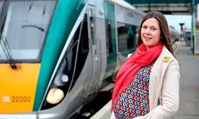 یک توصیه مهم به زنان باردار: منتظر نمانید تا دیگران به شما صندلی پیشنهاد کنند