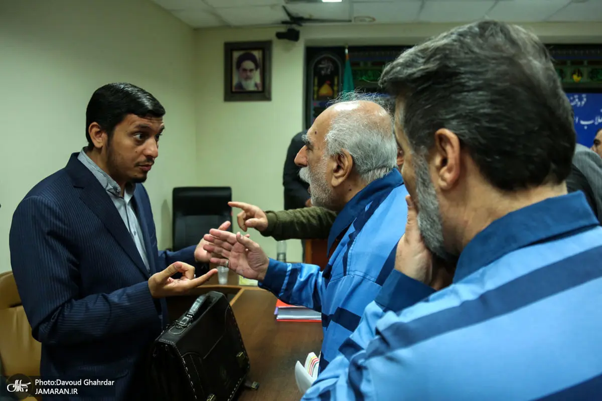 مجادله متهمان پرونده فساد اقتصادی با نماینده دادستان+ عکس