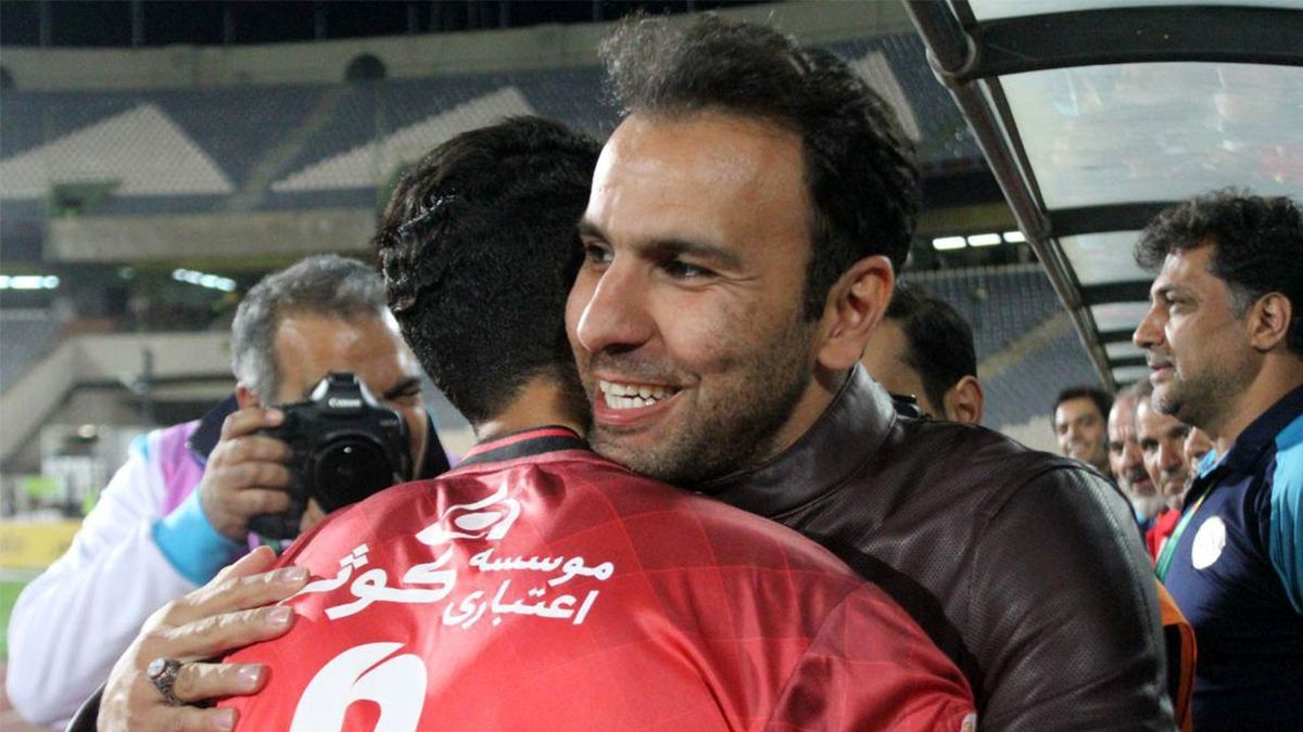 حداقل حرمت آقای گلی را نگه میداشتند