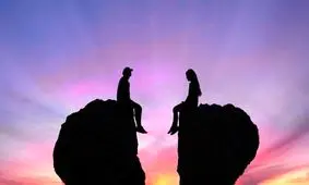 مدیر کاروان زیارتی زنم را به سمت خود کشاند / وقتی عکسهای دو نفره آنان را دیدم خشکم زد!