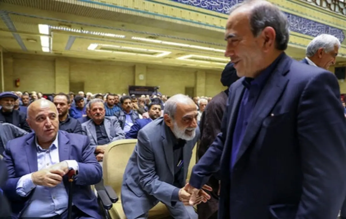 عکسی از همنشینی حسین شریعتمداری با اصلاح‌طلبان