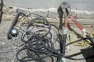 سرقت کابل‌های تلفن کارخانه‌های شهرک صنعتی شمس آباد