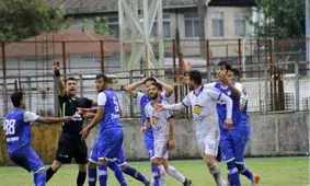 پنالتی جنجالی در انزلی و اعتراضات