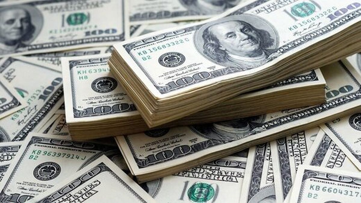دلار جان میگیرد و یورو زمین میخورد