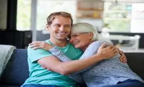 با وابستگی پسران به مادر هنگام ازدواج چه باید کرد؟