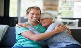 با وابستگی پسران به مادر هنگام ازدواج چه باید کرد؟
