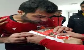 اسپری فلفل و چشمان اشک‌بار بازیکن ایرانجوان