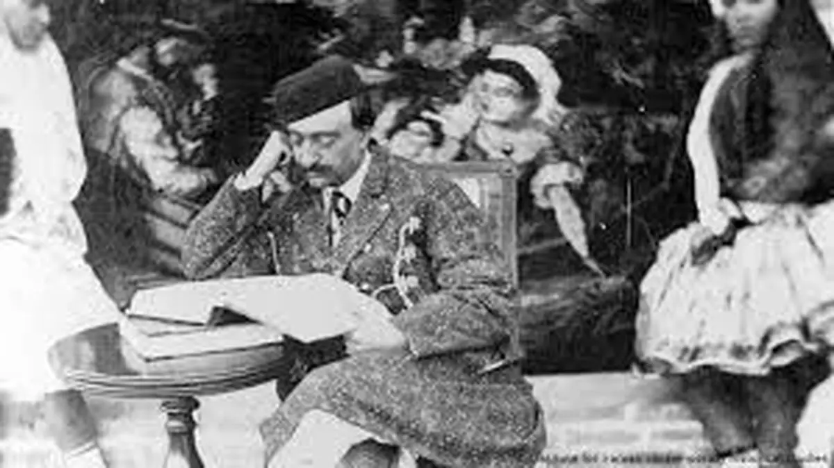 یادداشت‌های اعتمادالسلطنه، شنبه ۱۴ آبان ۱۲۶۰: امروز شاه قانون نوشتند