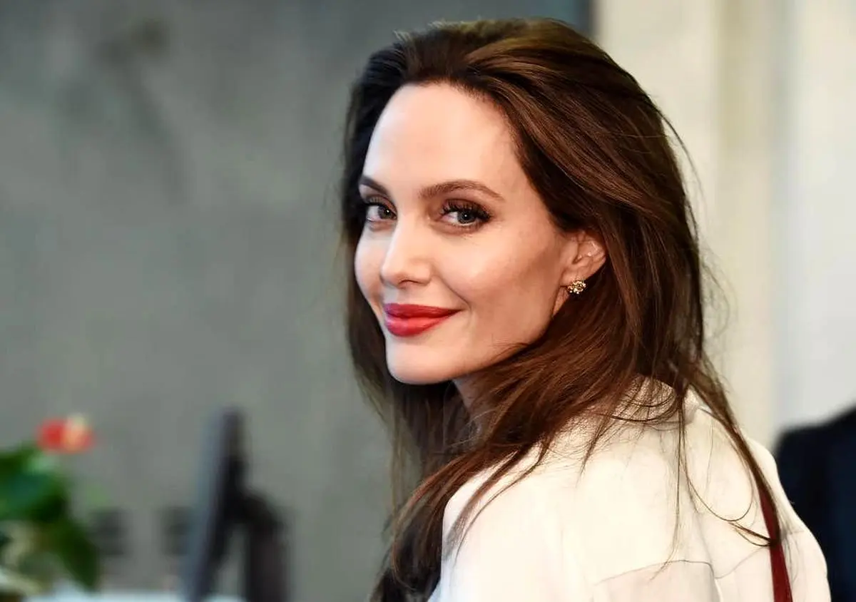 آنجلینا جولی: افرادی که تظاهر نمی کنند زیباتر از دیگران خواهند بود