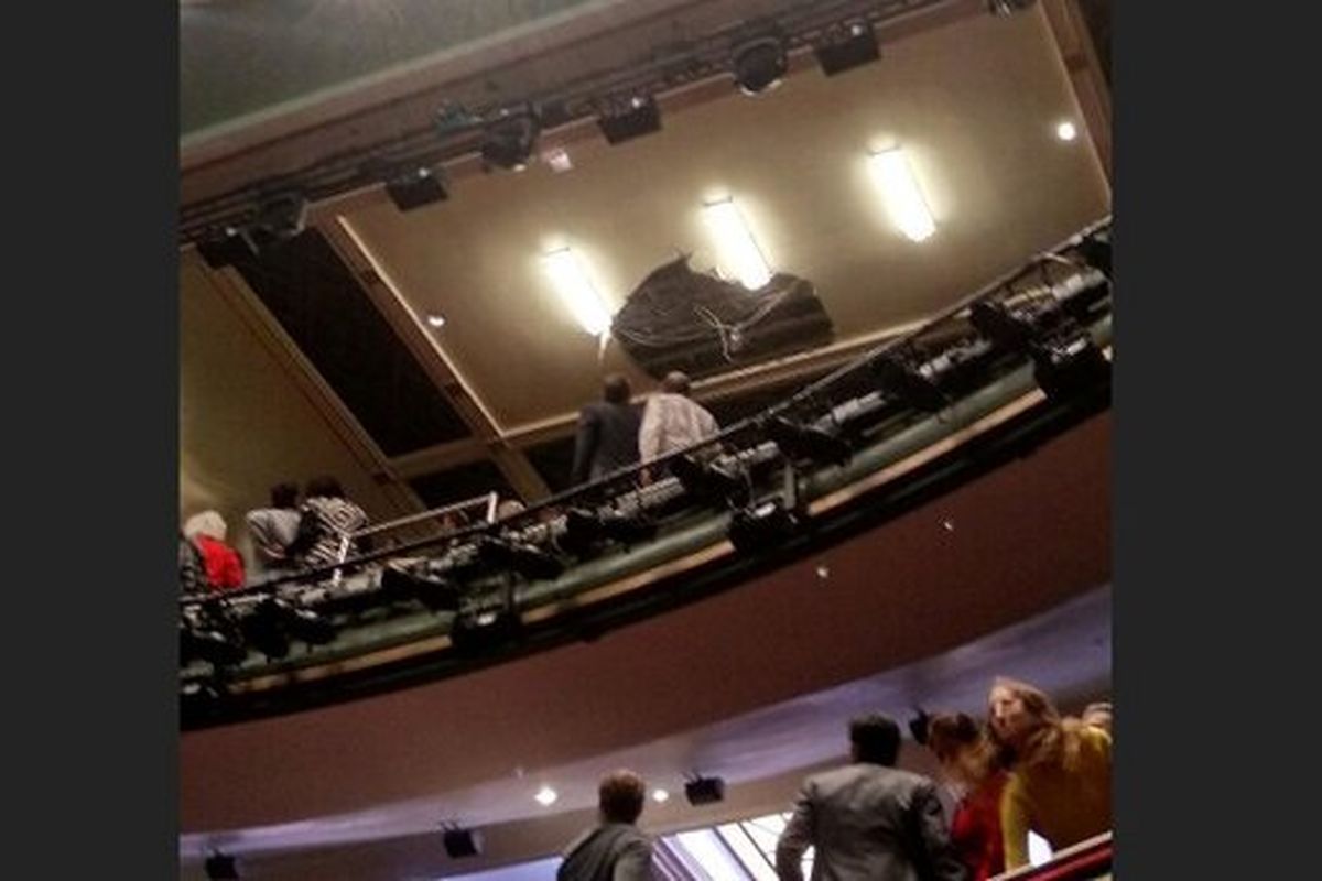 حادثه وحشتناک در تئاتری در لندن / سقف فروریخت، تماشاگران گریختند
