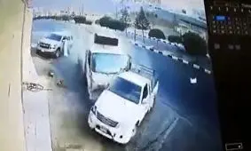 تصادف با خاور به دلیل دور زدن ناشیانه وانت + فیلم