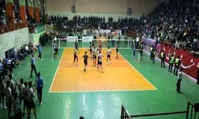 شاهکار پیکان در سالن خالی مشهد/ پیام در خانه متوقف شد