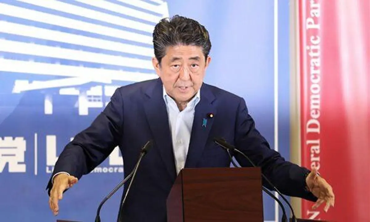 نخست وزیر ژاپن فردی بدذات، کوته فکر و سبک مغز است که نمی‌توان با او وارد تعامل شد