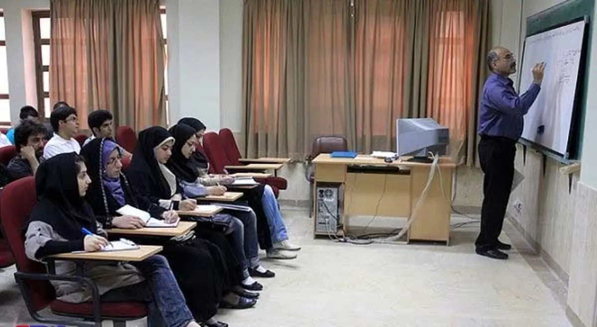 نخواهم گذاشت هیچ کم‌سوادی در کسوت آقازادگی بر صندلی دانشگاه بنشیند