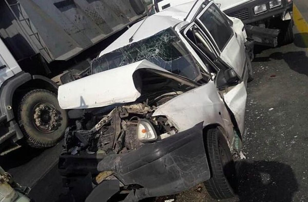 برخورد شدید سه دستگاه خودرو جاده خاوران را مسدود کرد