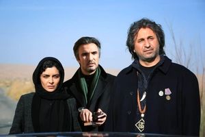 فیلم| صحنه‌‌ عجيب بوسیدن بازیگر زن در فیلم ایرانی