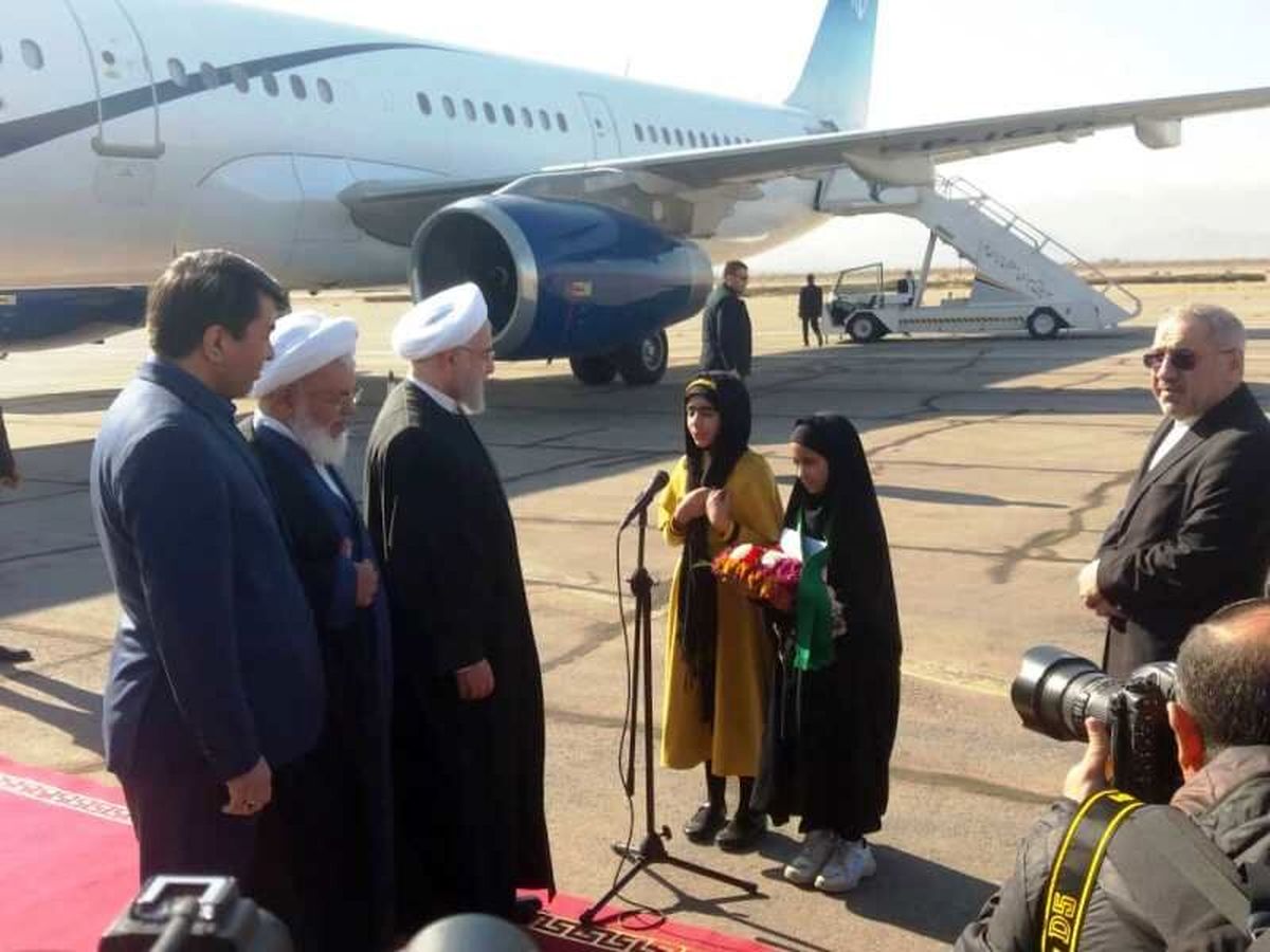روحانی وارد یزد شد / ۱۴ وزیر رئیس جمهور را همراهی می‌کنند