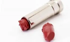 تعمیر رژ لب شکسته در سه سوت