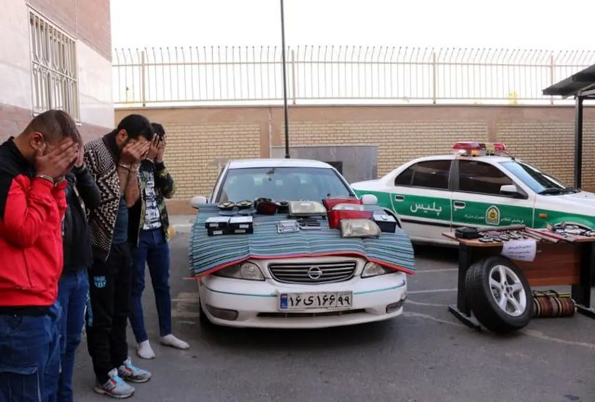 دستبند پلیس بر دستان باند 8 نفره سارقان مسلح خودرو و لوازم خودرو