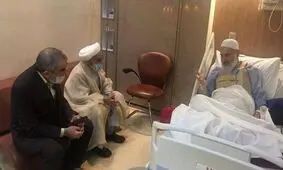 تصویری از عیادت آیت الله جنتی از امام جمعه قم