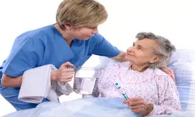 نکات بهداشتیِ دهان و دندان برای سالمندان