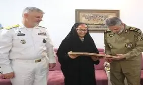 دیدار فرمانده کل ارتش با خانواده یکی ازشهدای ناو موشک‌انداز پیکان