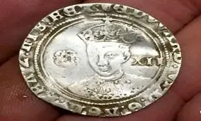 گم شدن حلقه عروسی منجر به کشف تصادفی تعداد زیادی سکه طلای قدیمی شد