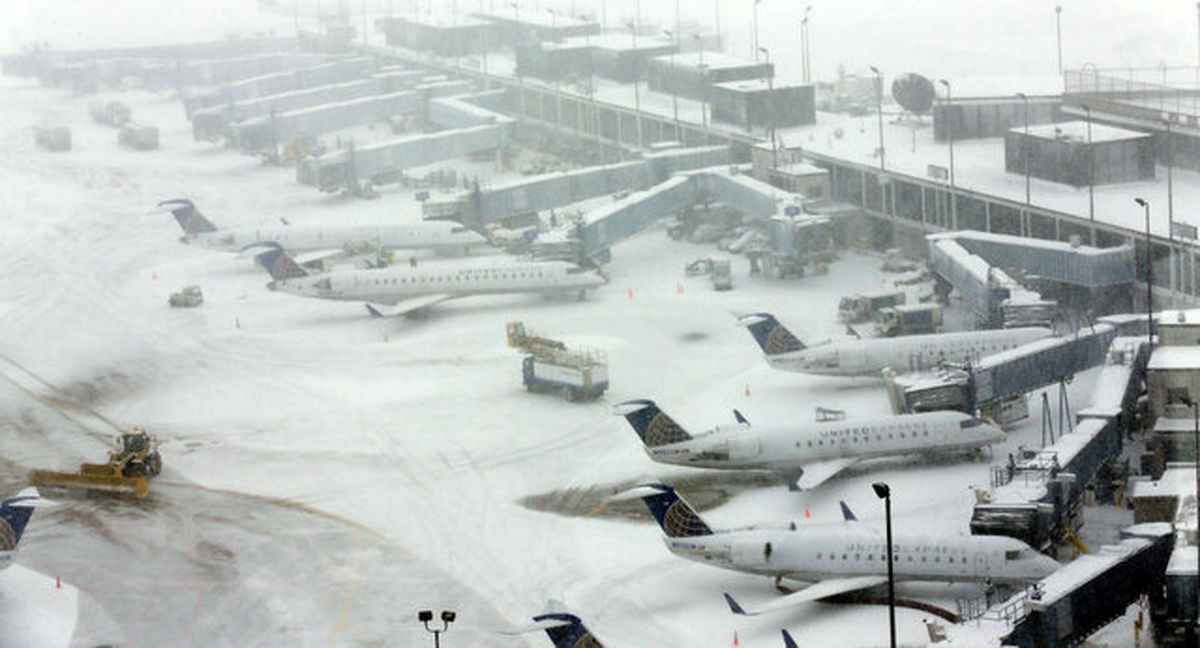 لغو بیش از ۱۰۰۰ پرواز در شیکاگو به دلیل بارش برف سنگین