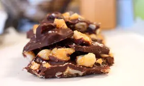 طرز تهیه آجیل چاکلت